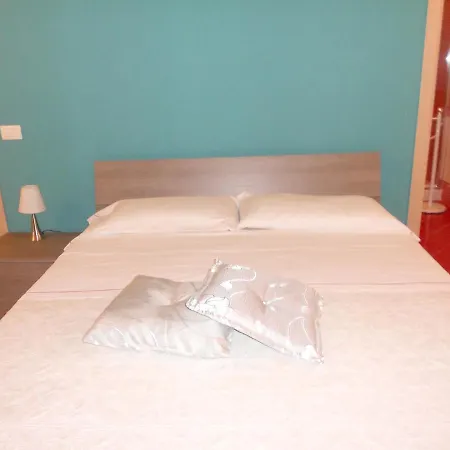 Spacious In Pozzallo, 110m² With Pool And Sea View Appartement *