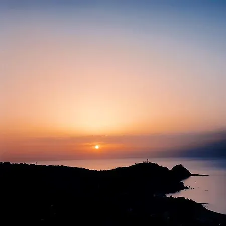 Spacious In Pozzallo, 110m² With Pool And Sea View Pozzallo