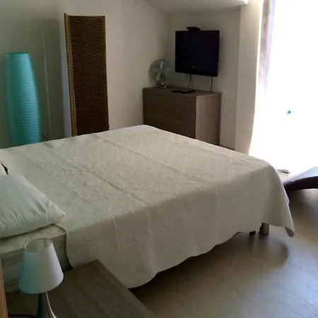 Spacious In Pozzallo, 110m² With Pool And Sea View * Pozzallo