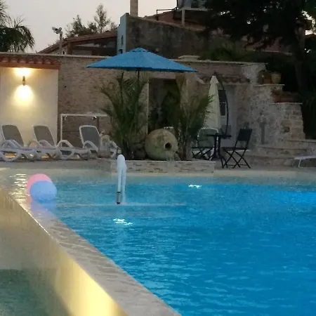 Spacious In Pozzallo, 110m² With Pool And Sea View *