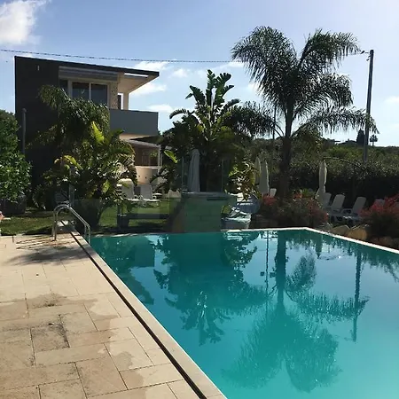 Spacious In Pozzallo, 110m² With Pool And Sea View Appartement Pozzallo