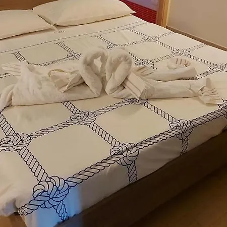 Spacious In Pozzallo, 110m² With Pool And Sea View Pozzallo