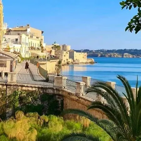 Spacious In Pozzallo, 110m² With Pool And Sea View *