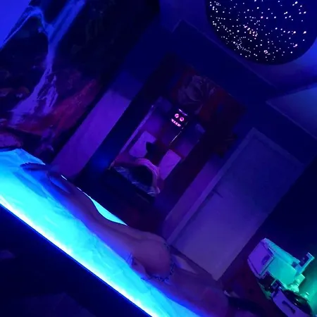 Spacious In Pozzallo, 110m² With Pool And Sea View *