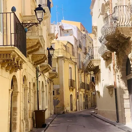 Appartement Spacious In Pozzallo, 110m² With Pool And Sea View *