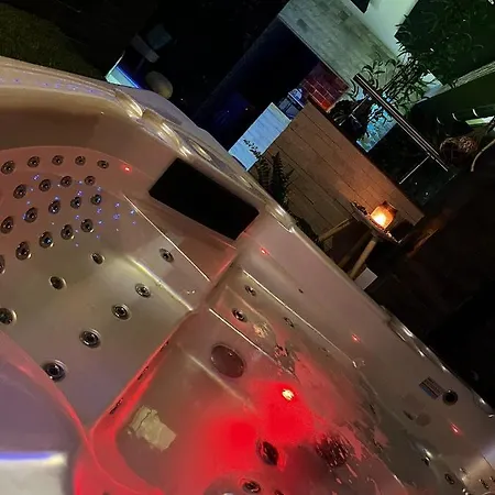 Spacious In Pozzallo, 110m² With Pool And Sea View Appartement Pozzallo