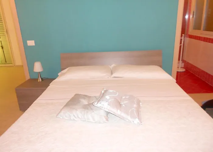 Spacious In Pozzallo, 110m² With Pool And Sea View Apartment *