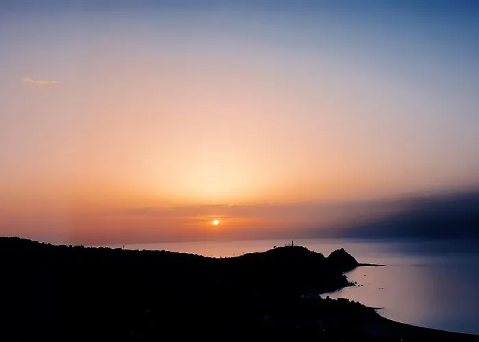 Spacious In Pozzallo, 110m² With Pool And Sea View Pozzallo