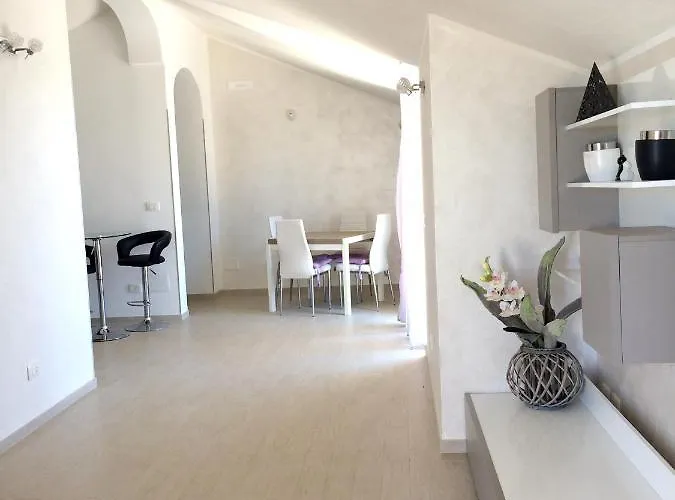 Spacious In Pozzallo, 110m² With Pool And Sea View * Pozzallo