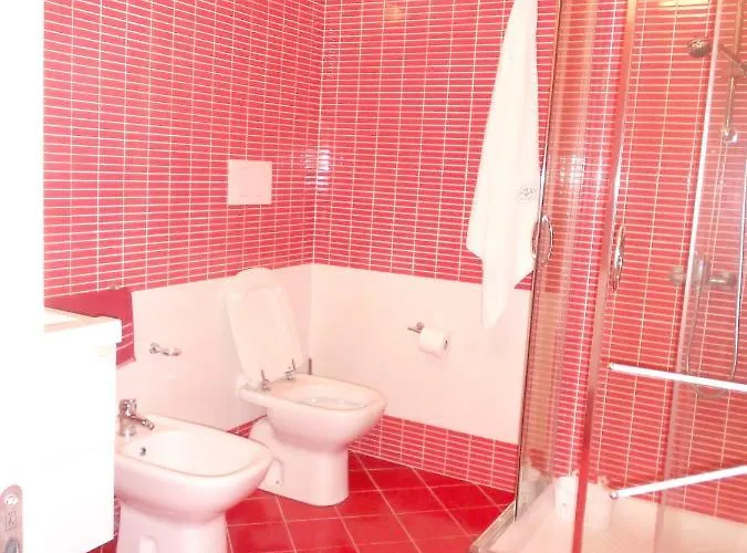 Spacious In Pozzallo, 110m² With Pool And Sea View *