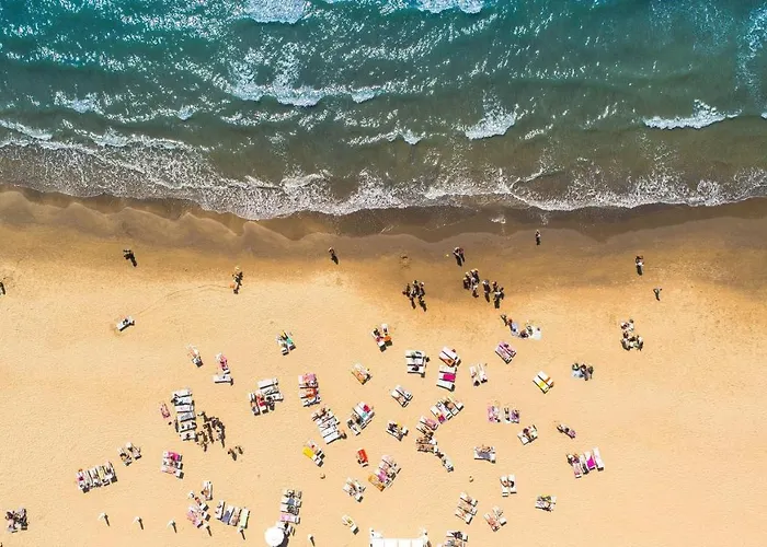 Spacious In Pozzallo, 110m² With Pool And Sea View