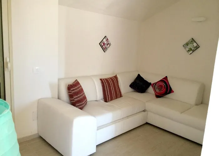 Spacious In Pozzallo, 110m² With Pool And Sea View * Pozzallo