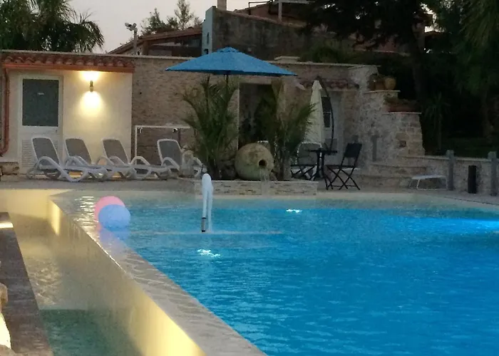 Spacious In Pozzallo, 110m² With Pool And Sea View *