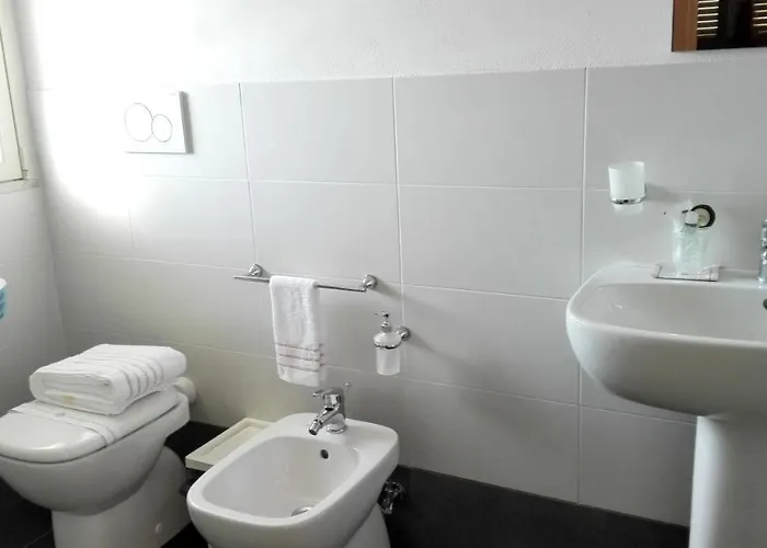 Spacious In Pozzallo, 110m² With Pool And Sea View