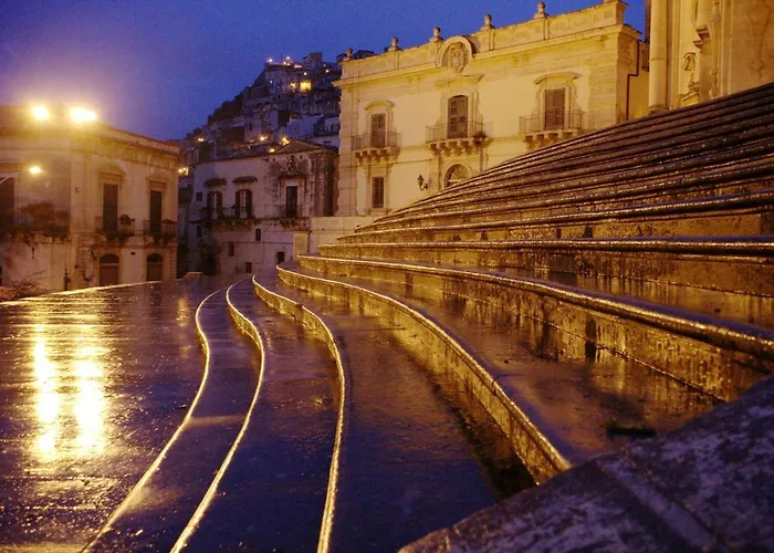 Spacious In Pozzallo, 110m² With Pool And Sea View *