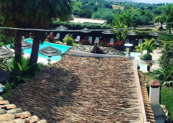 Spacious In Pozzallo, 110m² With Pool And Sea View Pozzallo