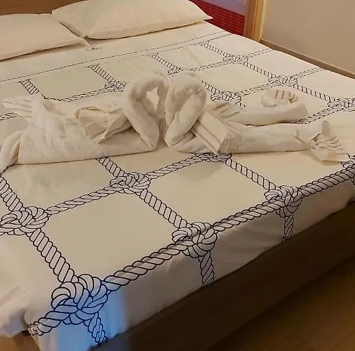 Spacious In Pozzallo, 110m² With Pool And Sea View Pozzallo