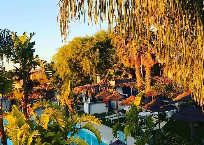 Spacious In Pozzallo, 110m² With Pool And Sea View