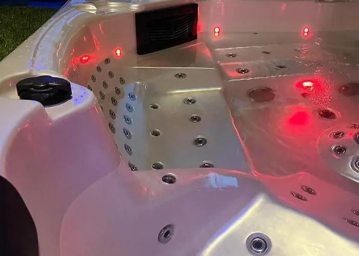 Spacious In Pozzallo, 110m² With Pool And Sea View Apartment *