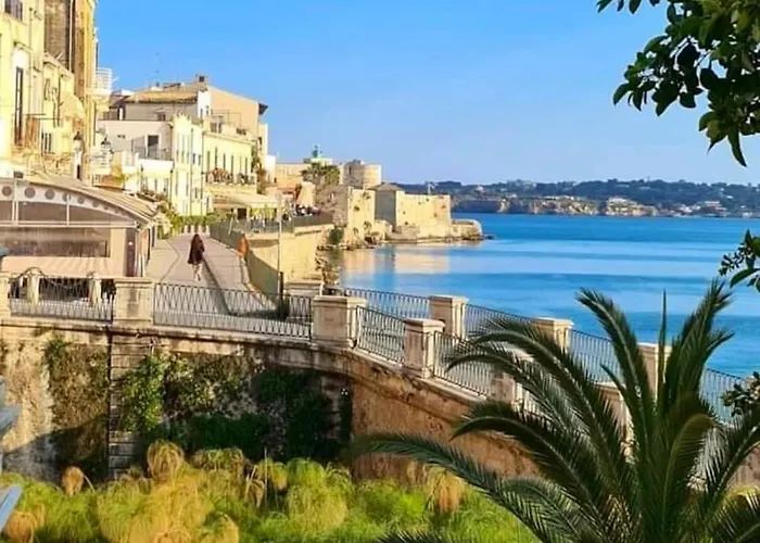 Spacious In Pozzallo, 110m² With Pool And Sea View *